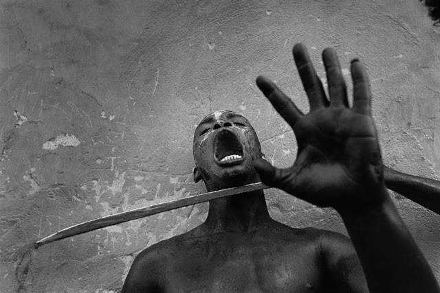 Impressionantes imagens de vodu no Haiti e Venezuela