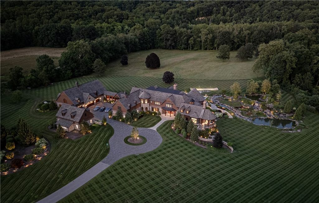 Masterpiece Estate in Ohio with Unique Amenities and Impeccable Craftsmanship Listed for 19995000 1 | Arquitetura | Arquitetura