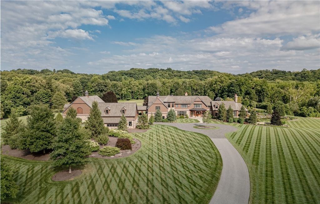 Masterpiece Estate in Ohio with Unique Amenities and Impeccable Craftsmanship Listed for 19995000 3 | Arquitetura | Arquitetura